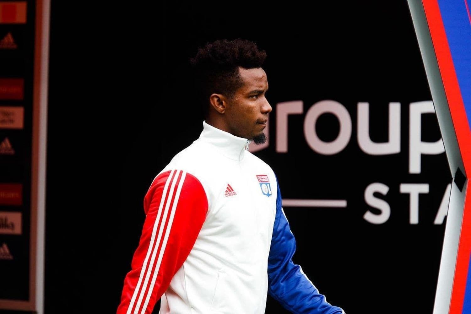 Após “desistência”, Flamengo volta a negociar com Thiago Mendes e dá ultimato em jogador para avançar em sua contratação