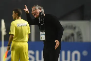 Após a má sequência de resultados, Ariel Holan demitiu-se da direção técnica do Santos FC. Durante sua permanência na Seleção Brasileira, conquistou apenas 4 vitórias, 3 empates e 5 derrotas em 12 jogos