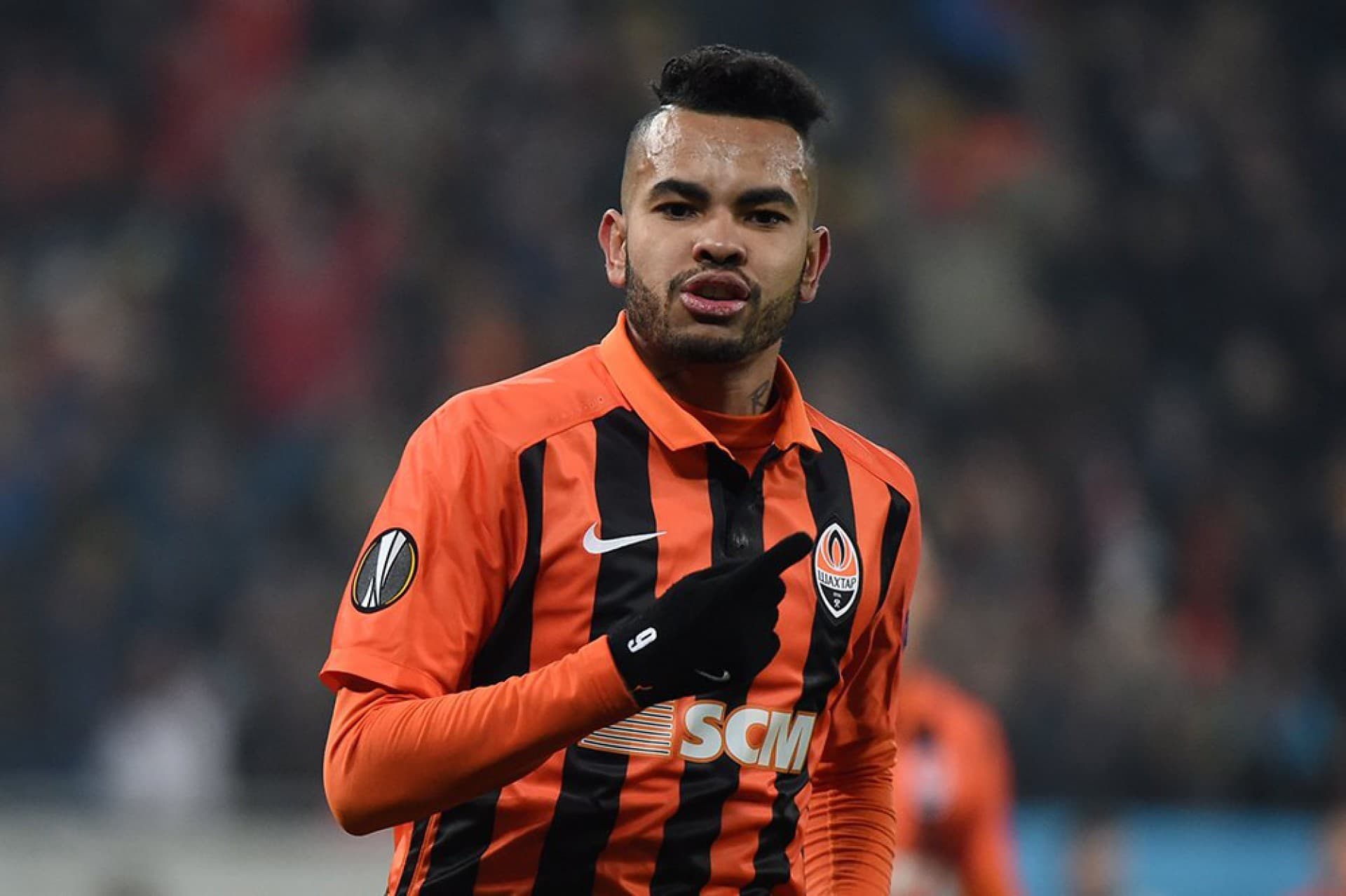 Após rescindir com o Shakhtar Donetsk, Dentinho pretende voltar ao futebol brasileiro