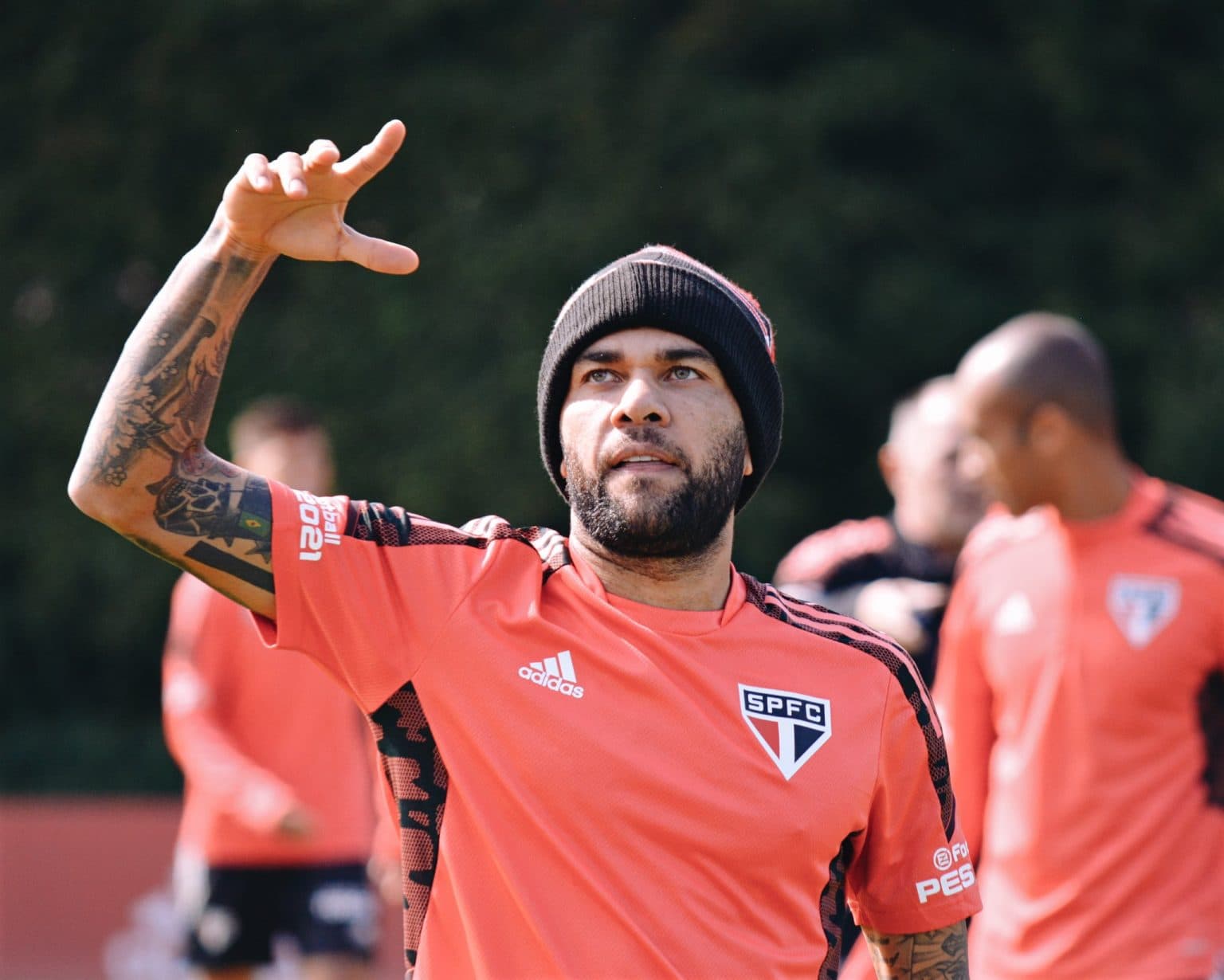 Após saída do São Paulo, futuro de Daniel Alves é colocado em jogo seja no Brasil, na Europa ou até a aposentadoria