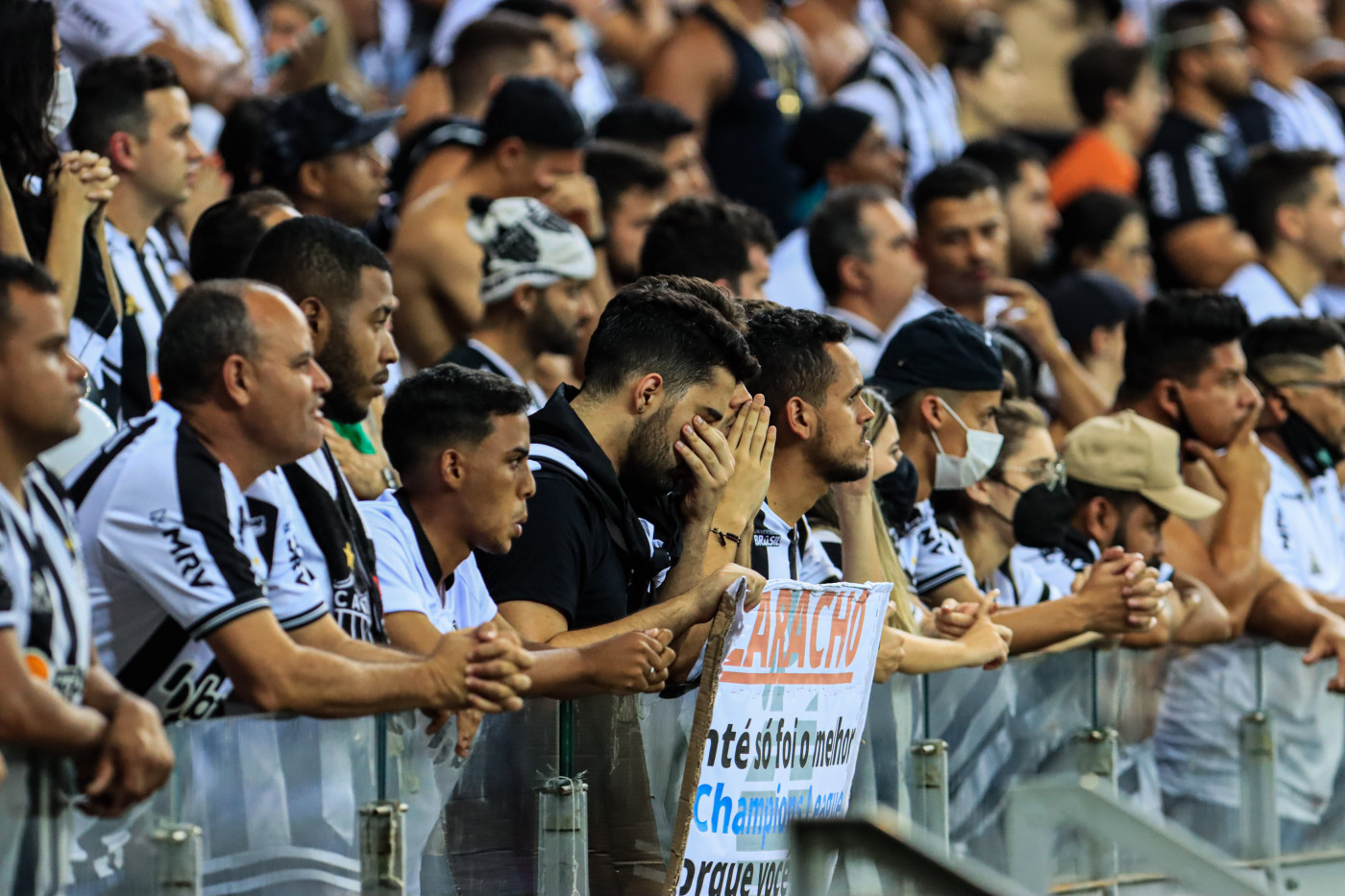 Após sair na frente, Galo foi derrotado de virada pelo Corinthians e perdeu posição na tabela
