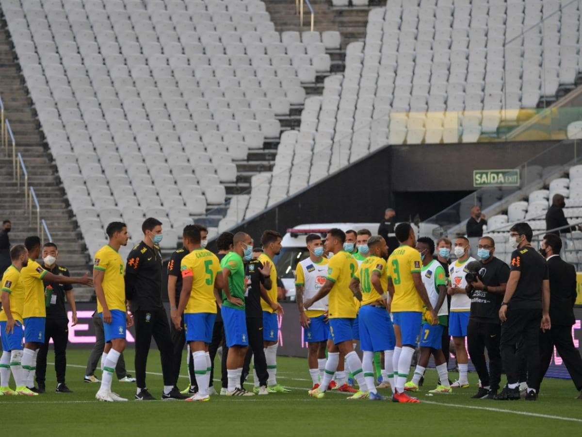 Após a suspensão do duelo entre Argentina e Brasil, a Conmebol teria decidido que ‘Canarinha’ nunca mais jogaria em casa em nosso país.