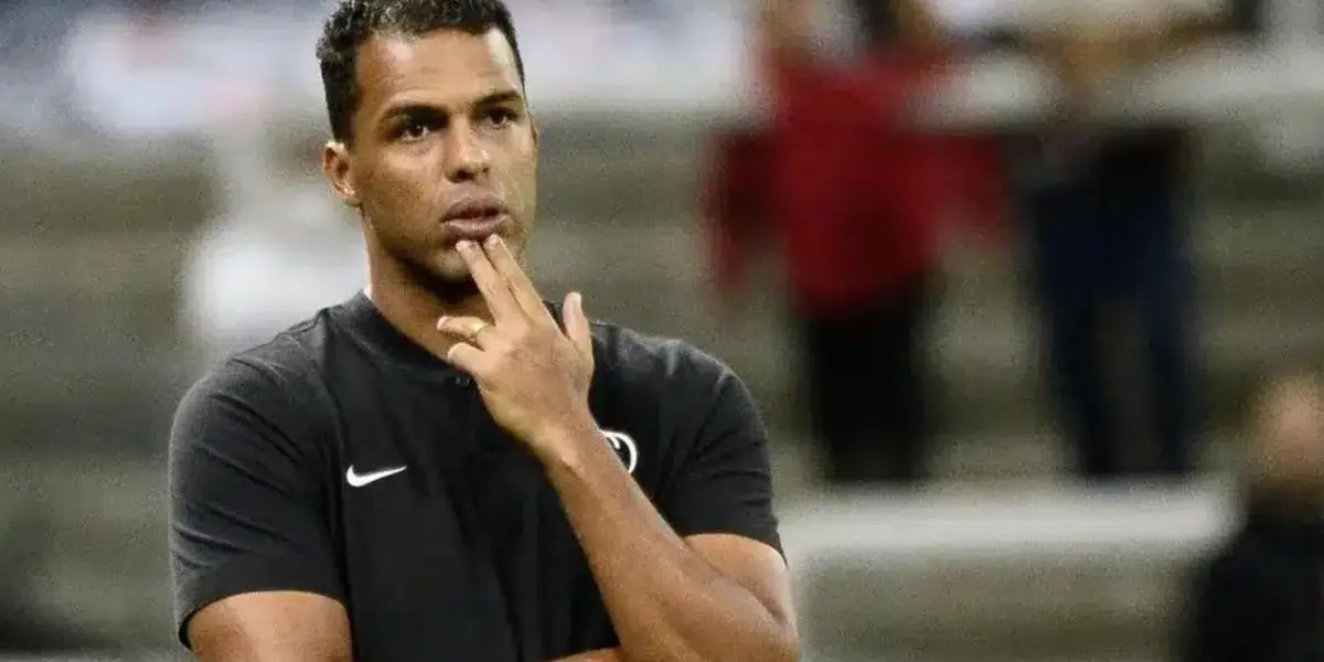 Aposta da diretoria alvinegra para 2023, Fernando Lázaro vem surpreendendo dirigentes