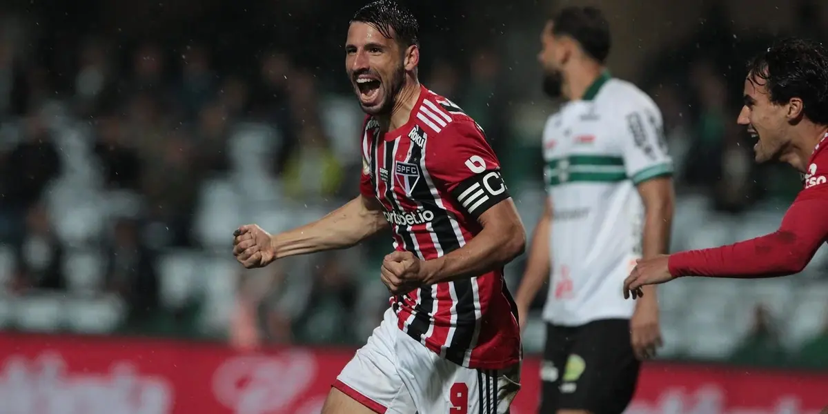 Arbitro expulsou três jogadores do tricolor