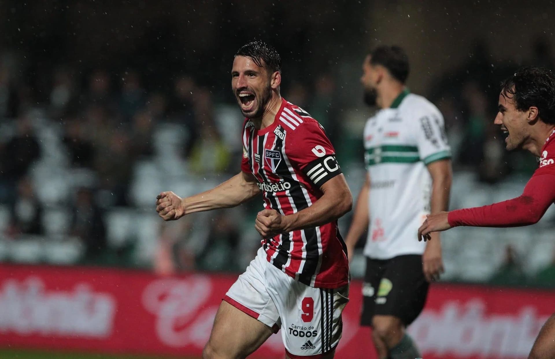 Arbitro expulsou três jogadores do tricolor