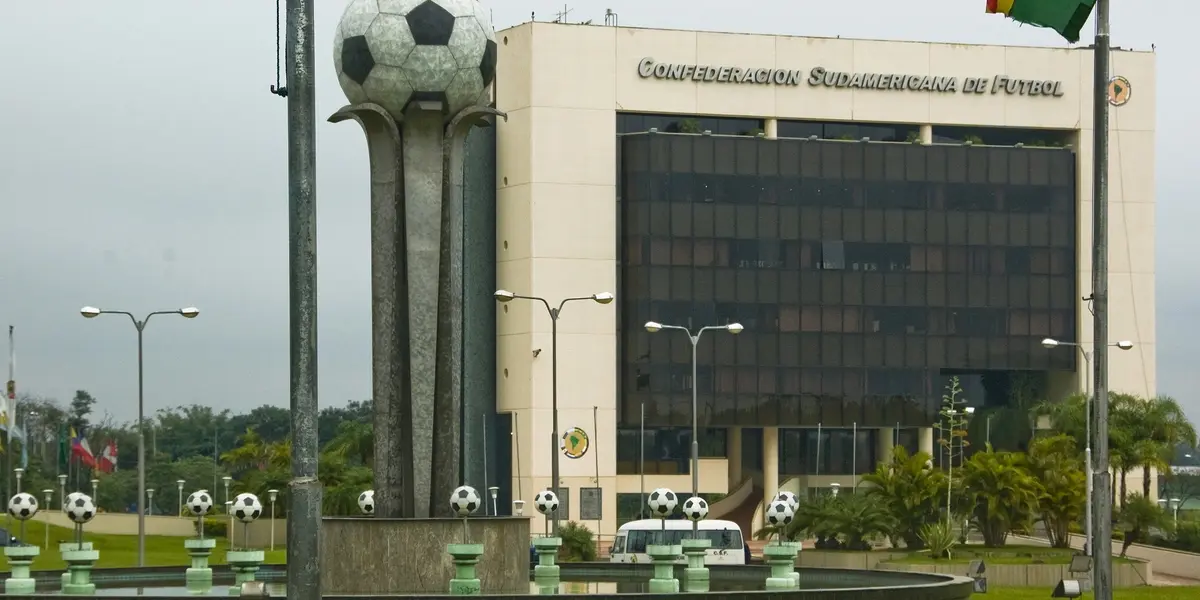 Árbitro foi suspenso pela Conmebol recentemente