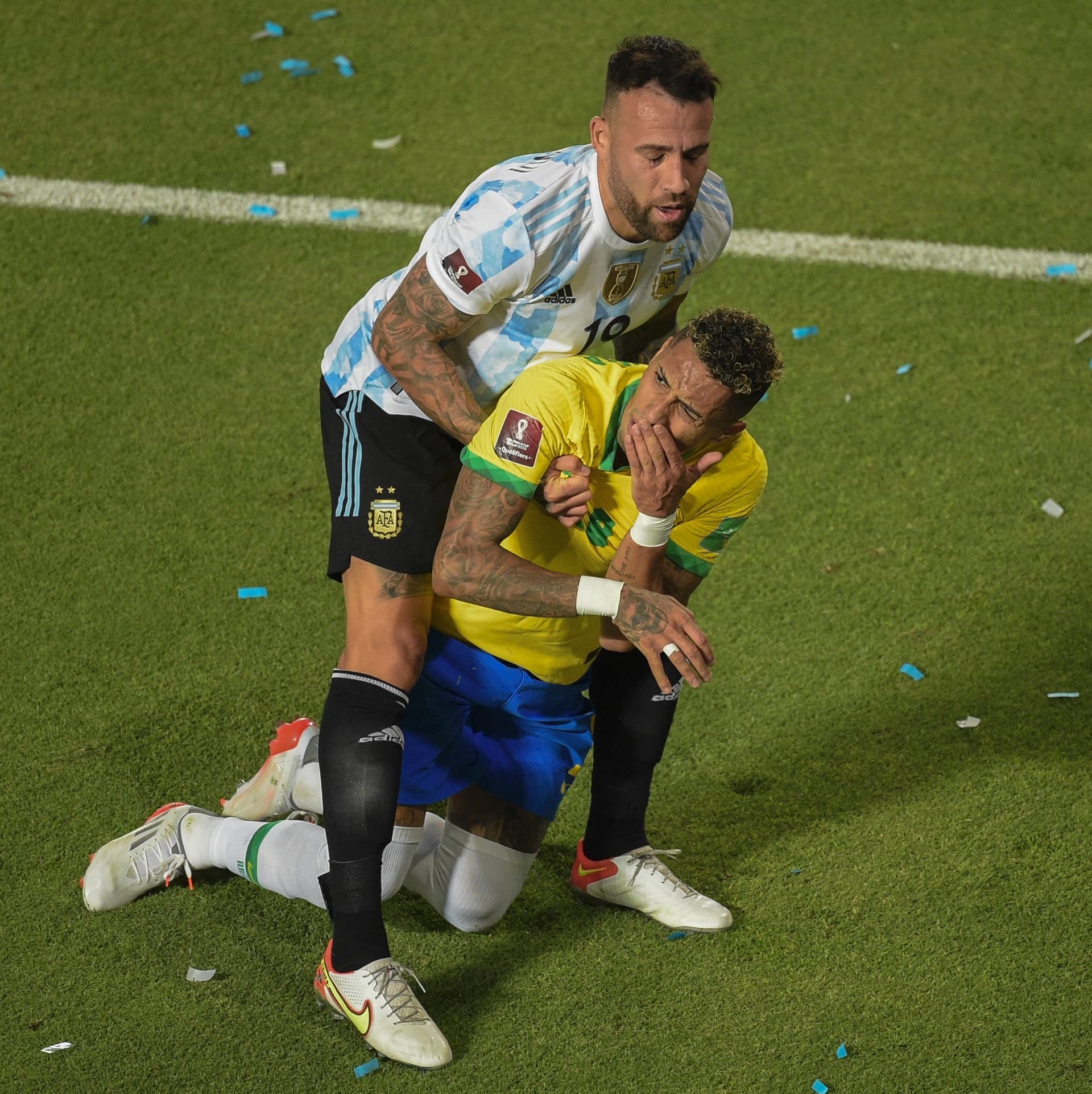 Argentina e Brasil fazem jogo truncado em San Juan e Otamendi não é expulso por falta que daria cartão vermelho na Copa do Mundo