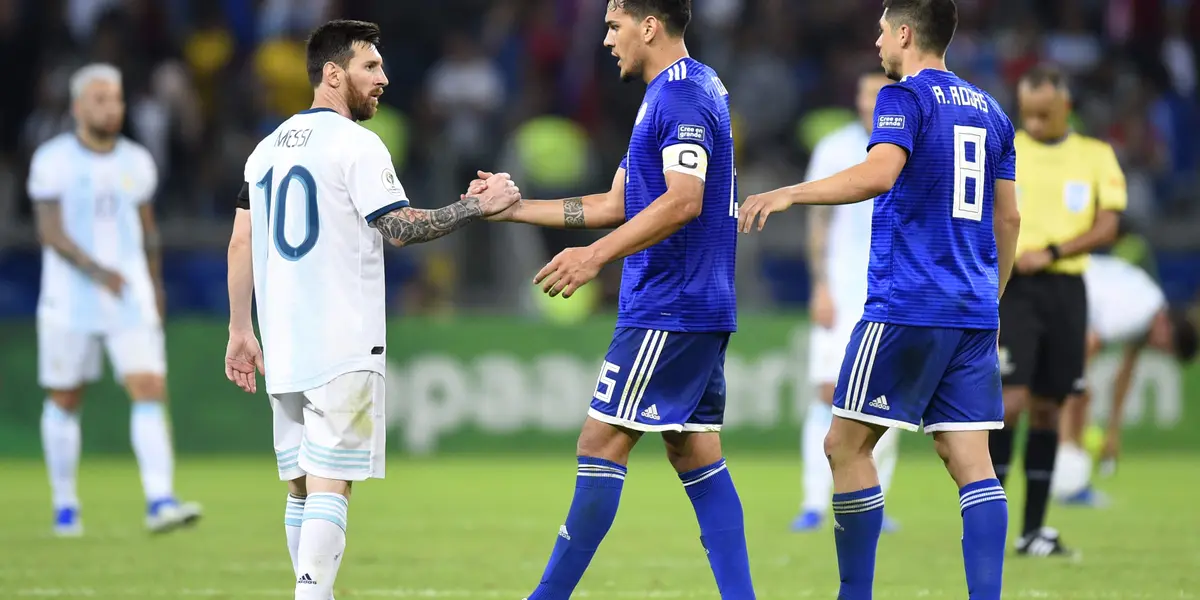 Argentina e Paraguai se enfrentaram pela Copa América e Lionel Messi não foi perdoado pelo Palmeiras
