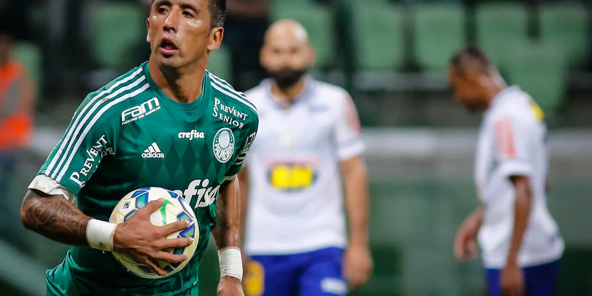 Argentino naturalizado paraguaio foi campeão com a camisa do Alviverde