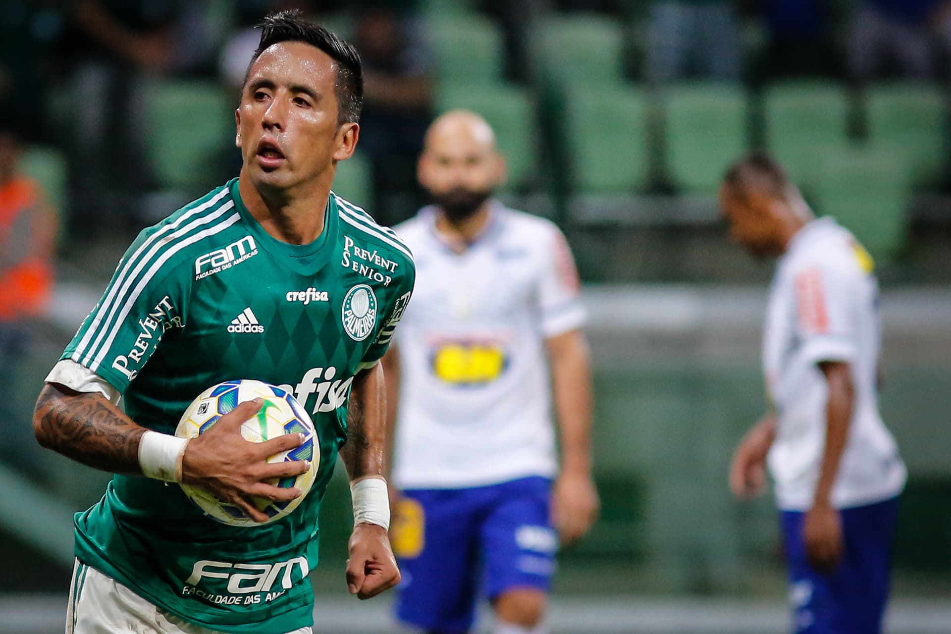 Argentino naturalizado paraguaio foi campeão com a camisa do Alviverde