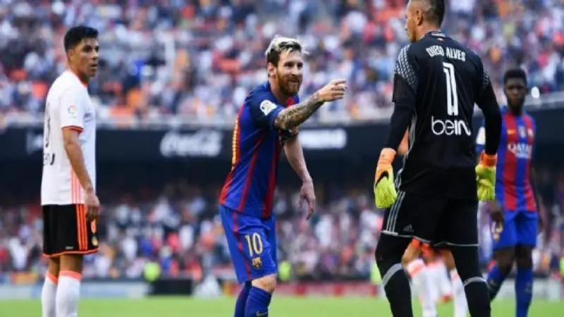 Arqueiro recebeu presente inesperado de um dos melhores jogadores de todos os tempos