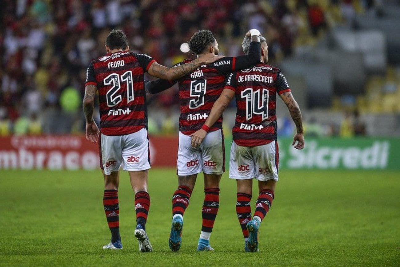 Arrascaeta foi o grande destaque da vitória do Flamengo sobre o Vasco, o uruguaio marcou um golaço e deu assistência