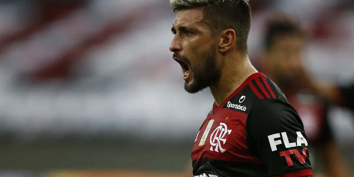 Arrascaeta foi um dos jogadores mais felizes com a saída de Rogério Ceni do Flamengo