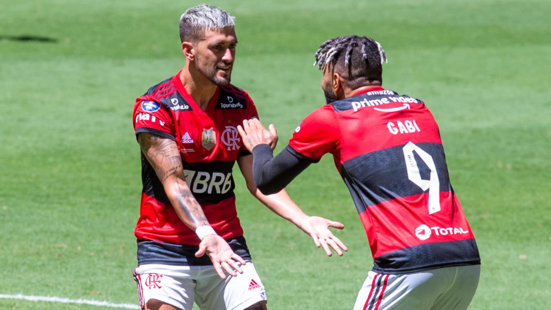 Arrascaeta pode fazer frente a mega salário de Gabigol