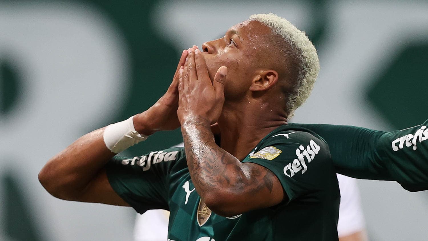 Arsenal e West Ham disputam o volante palmeirense, que pode sair depois do Mundial