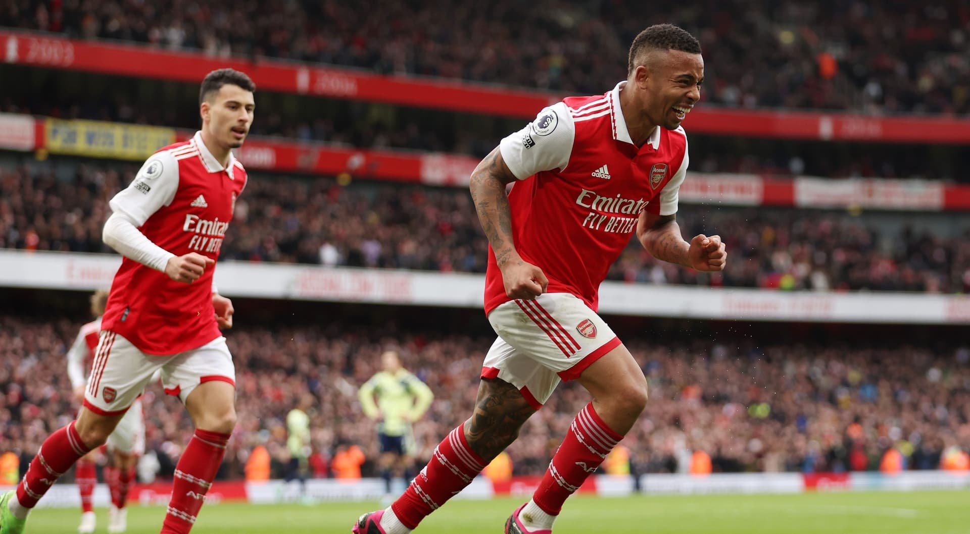 Arteta 'encantado' com Gabriel Jesus após atacante marcar duas vezes