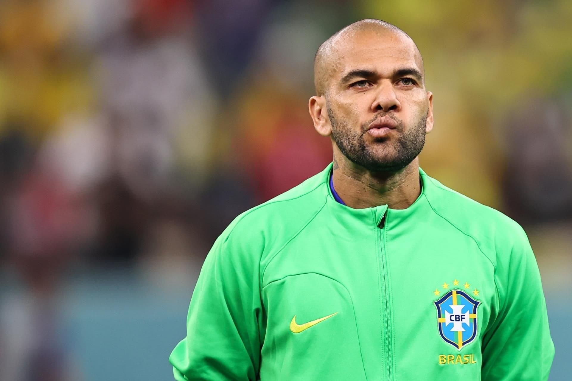 As atitudes de Daniel Alves após sua esposa ter pedido o divórcio foram tão chocantes que até os presos se impressionaram e foram ajudar