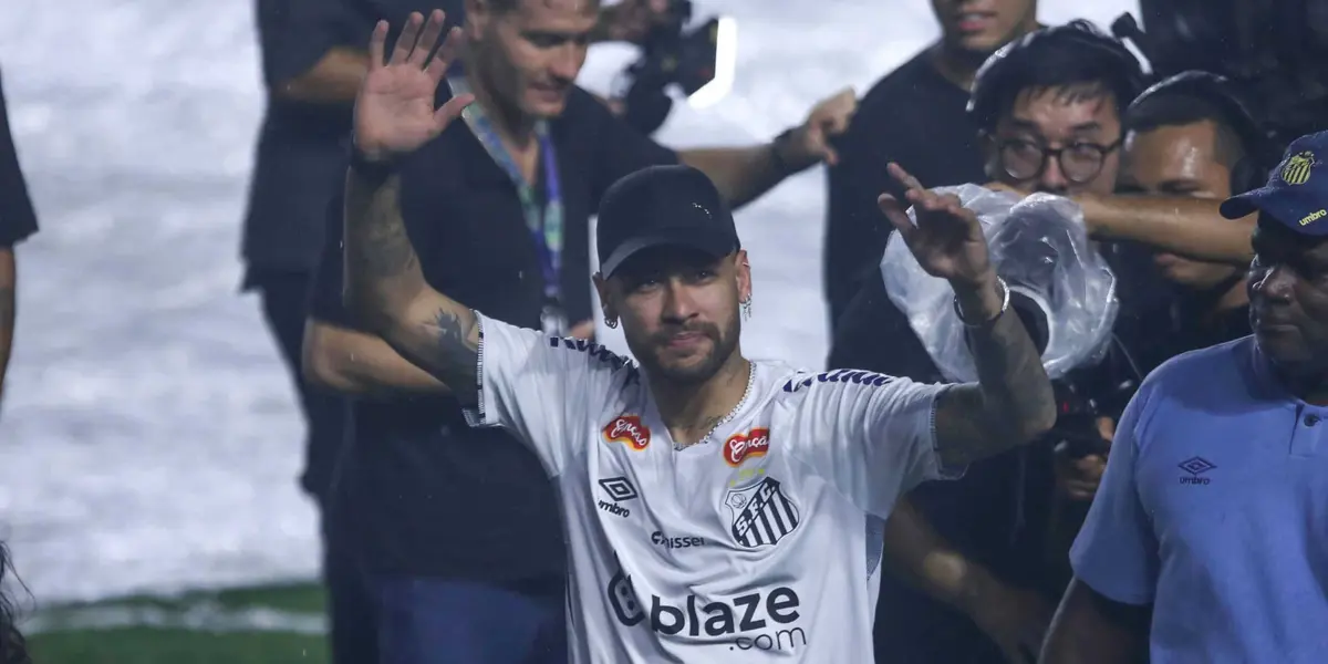 As criticas que Neymar recebe em sua chegada ao Santos