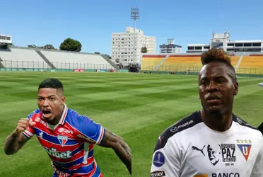 As duas equipes subiram ao estádio para aquecimento e agitaram as torcidas