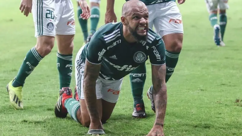 As semifinais da Copa Libertadores entre River e Palmeiras podem ter um tempero a mais se Felipe Melo chegar à partida de volta