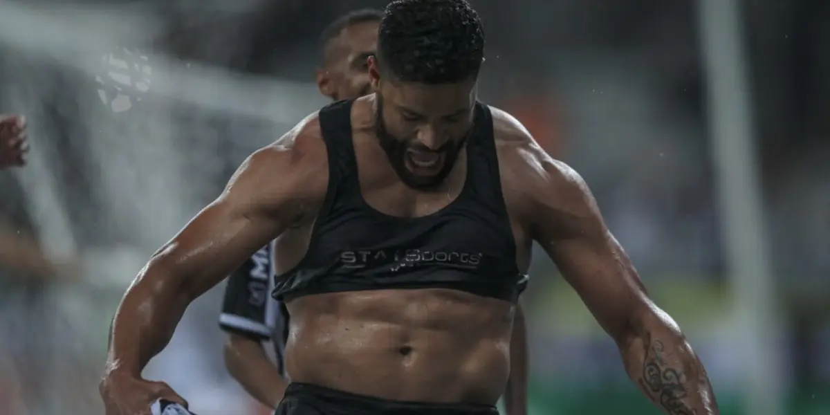 Atacante brasileiro fez o gol de pênalti no último lance