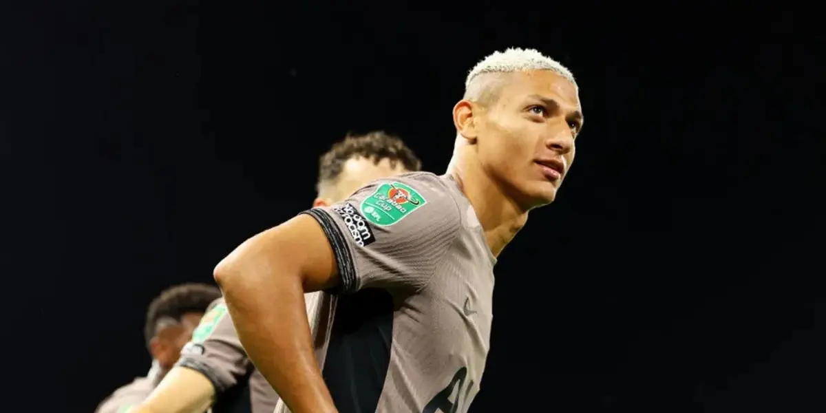 Atacante brasileiro volta a marcar pelo Tottenham, mas clube é eliminado da Copa da Liga Inglesa nos pênaltis