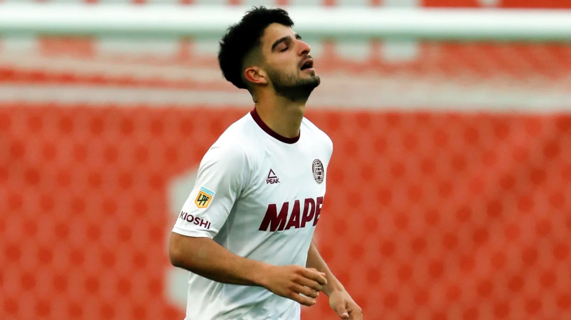 Atacante deve assinar com alviverde nesta semana