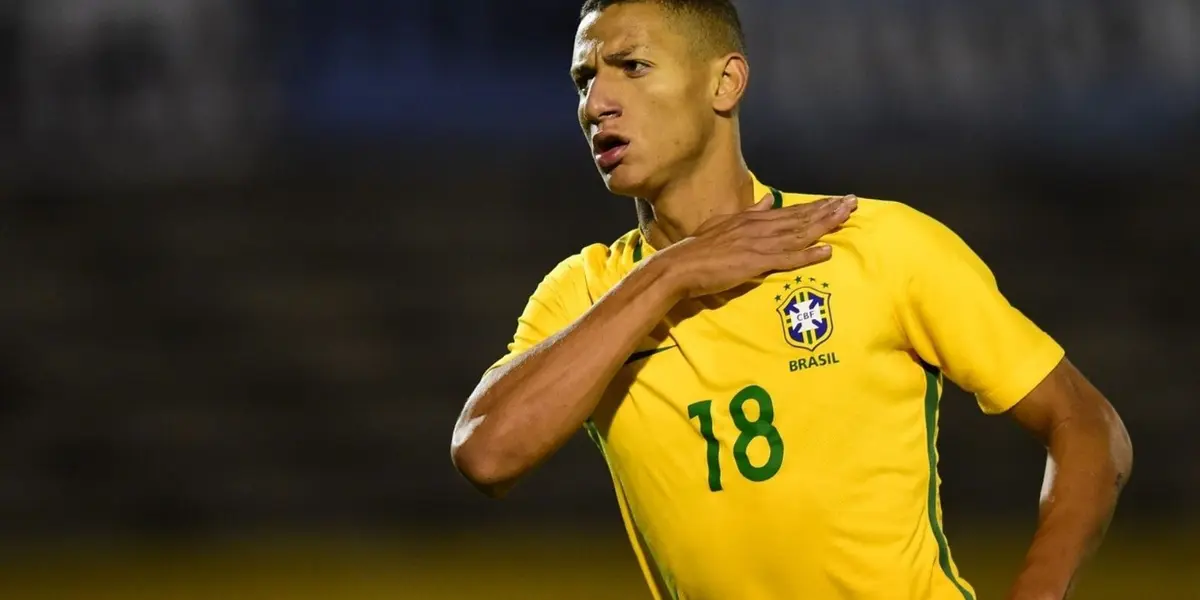 Atacante do Everton, da Inglaterra, não é unanimidade no Brasil