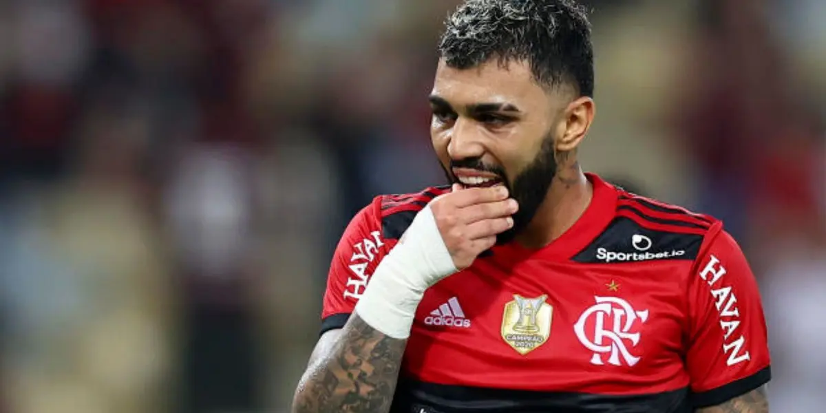 Atacante do Flamengo está curtindo as férias nos Estados Unidos onde viu um jogo da NBA