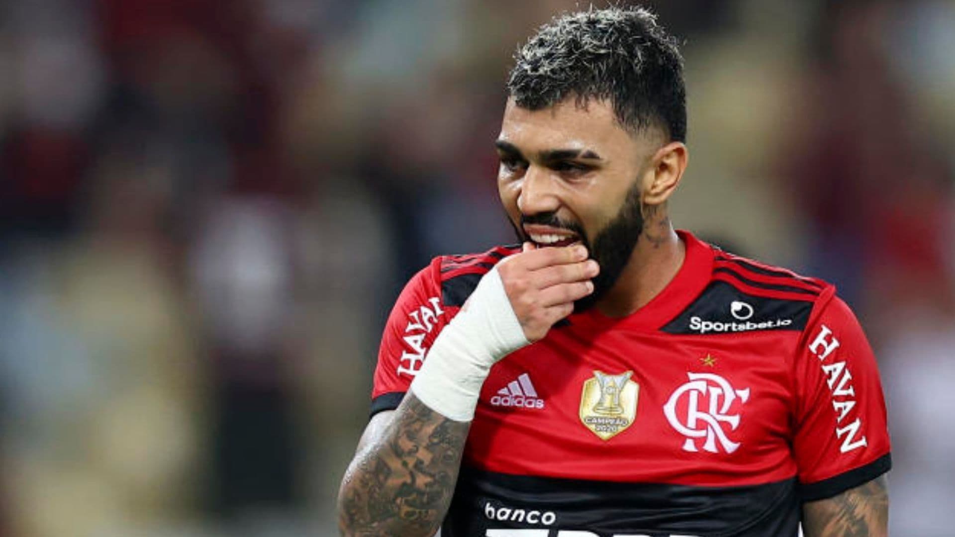 Atacante do Flamengo está curtindo as férias nos Estados Unidos onde viu um jogo da NBA