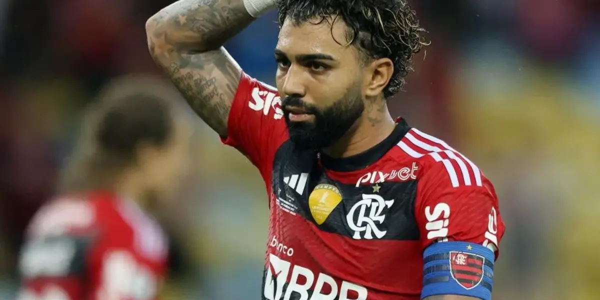 Atacante do Flamengo surpreendeu ao responder perguntas após derrota no clássico