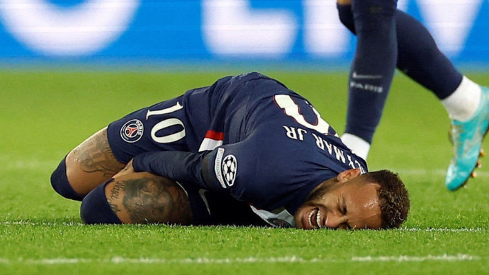 Atacante do PSG virou o centro das atenções na imprensa europeia após disgnóstico de lesão