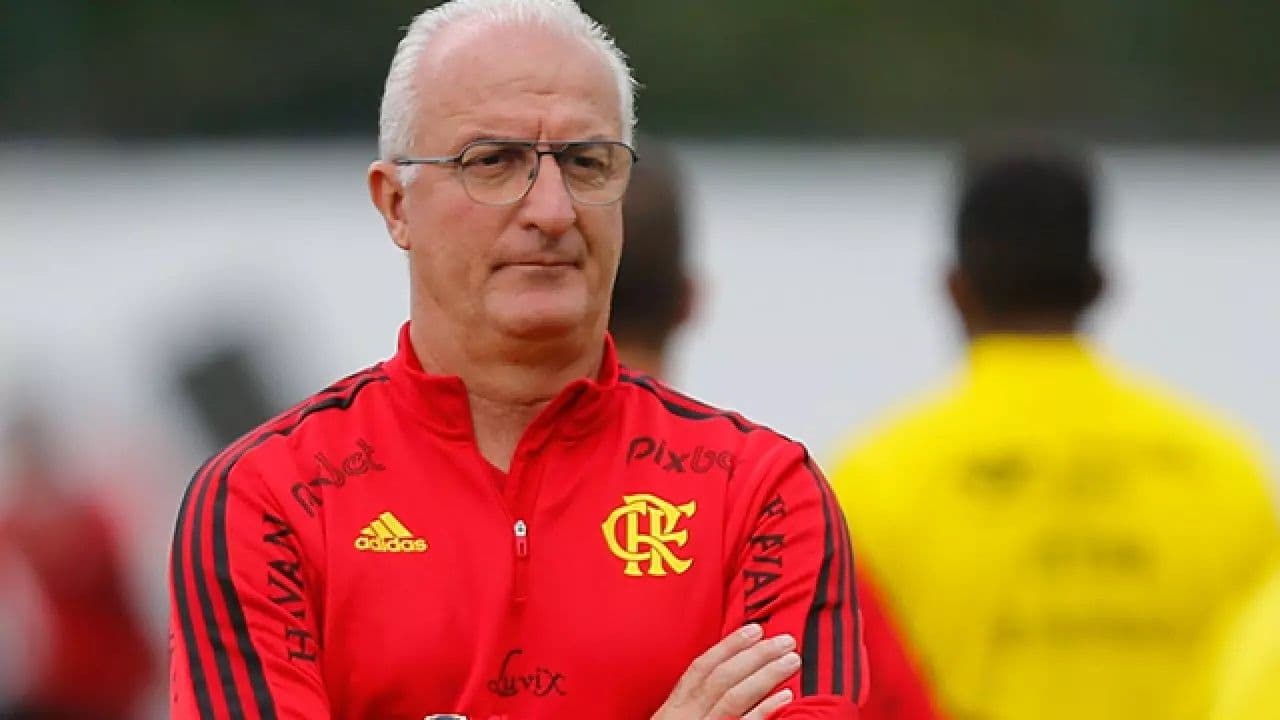 Atacante está começando a se soltar usando a camisa do Mengão