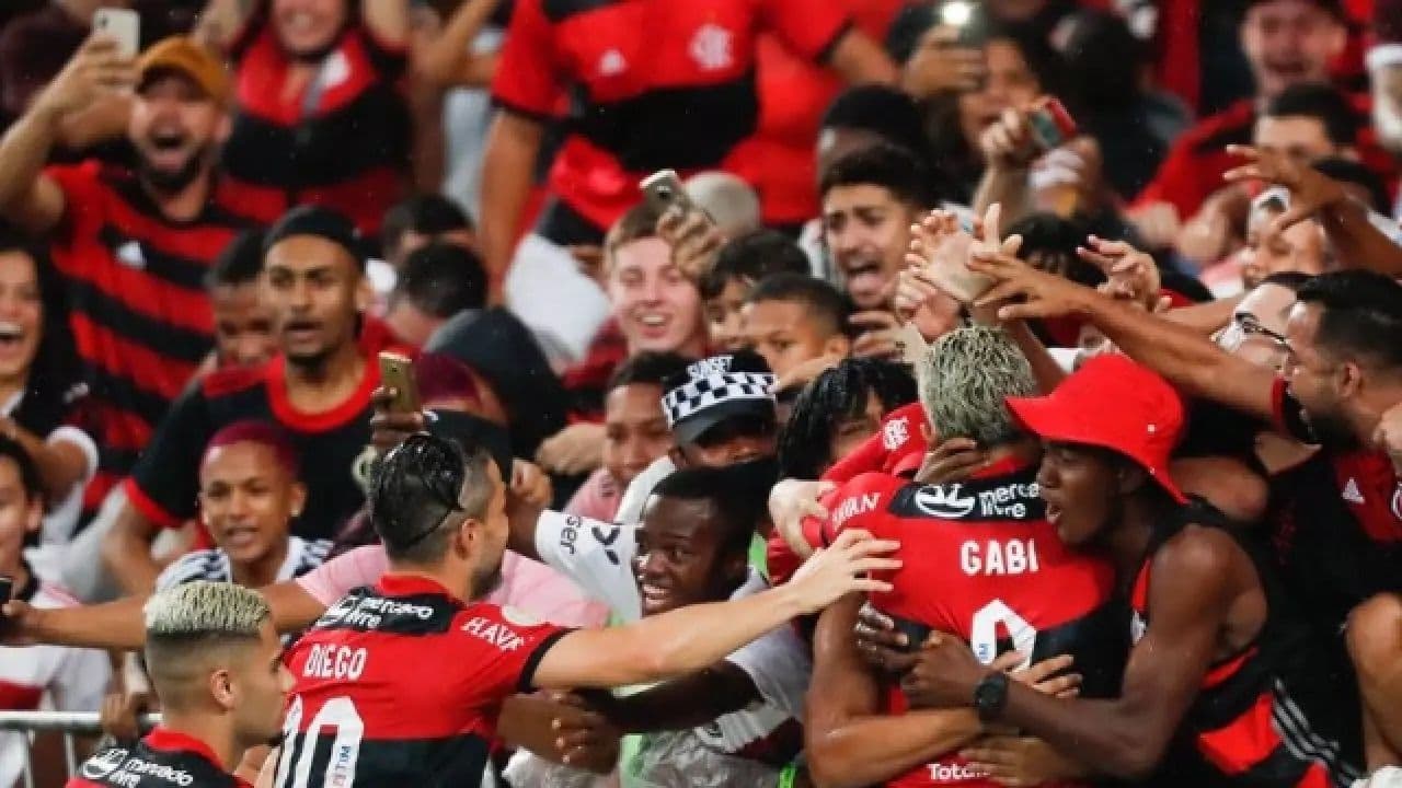 Atacante está se recuperando de lesão e só retornará em 2023