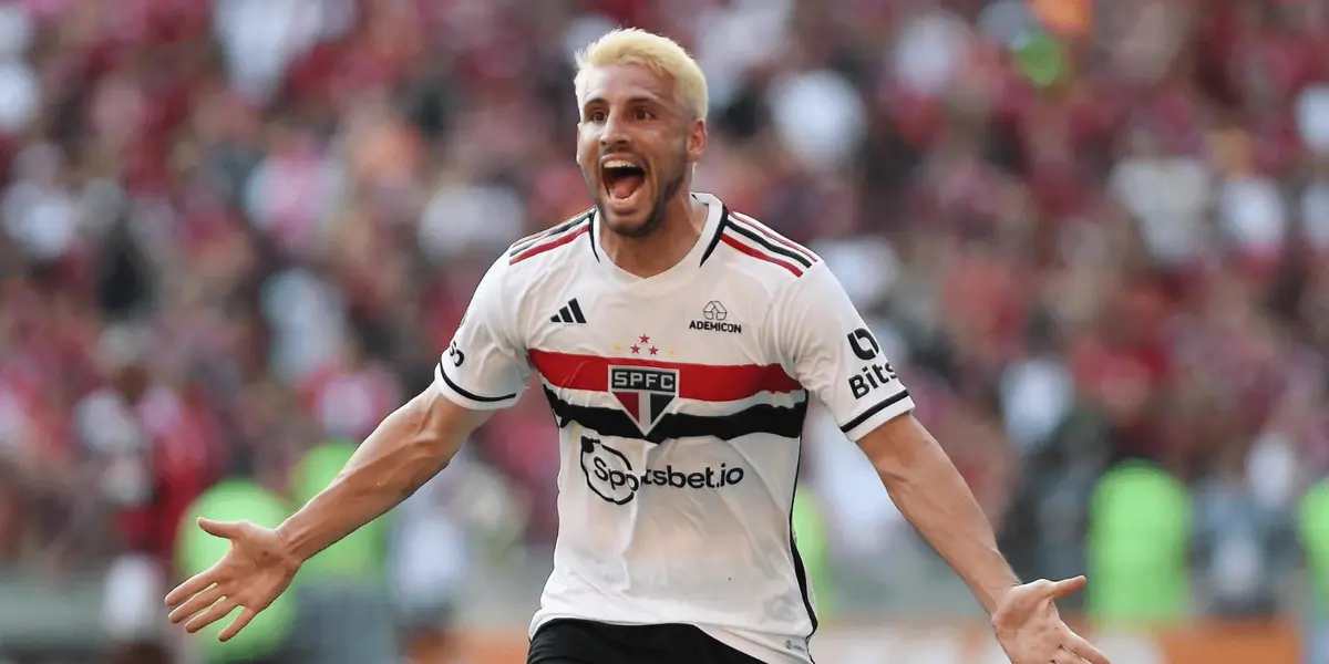 Atacante falou com jornalistas após o título e destacou uma pessoa