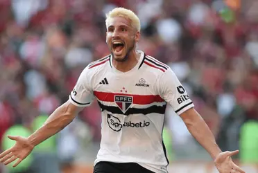 Atacante falou com jornalistas após o título e destacou uma pessoa