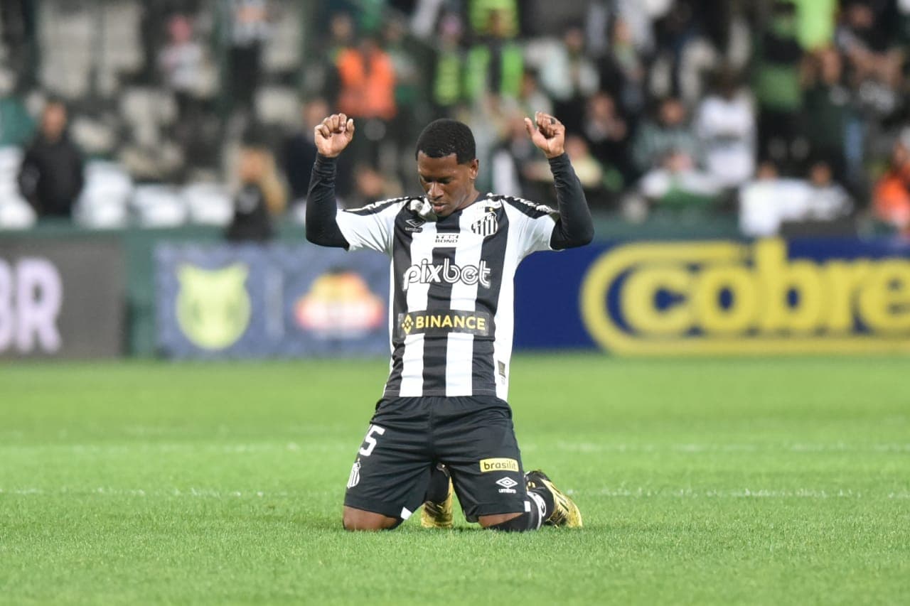 Atacante foi decisivo para dar vitória ao Peixe em jogo fora de casa