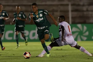 Atacante Giovani de 17 anos renova contrato com o Palmeiras até maio de 2024.