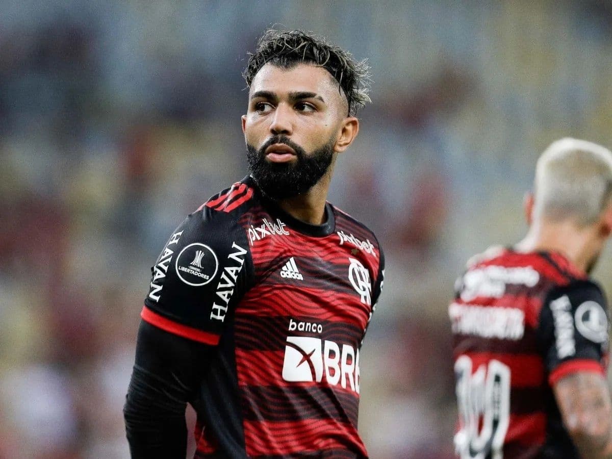 Atacante ironizou arbitragem do clássico
