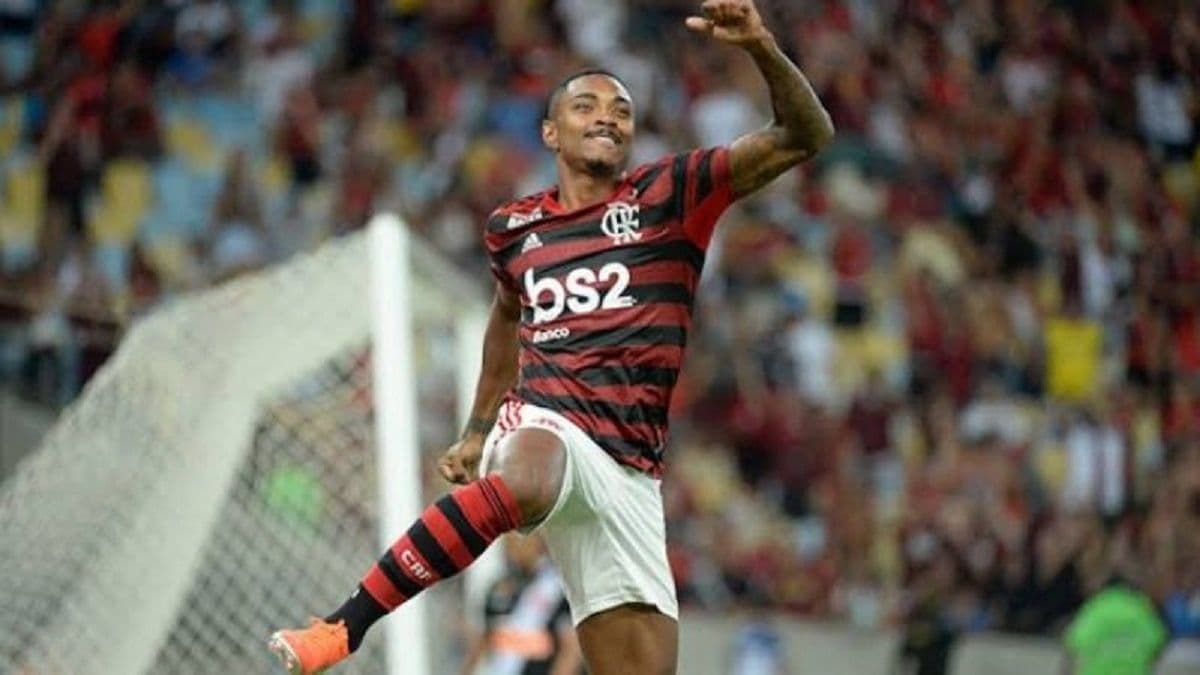 Atacante não deve sair do clube na próxima temporada e vai manter um dos maiores salários do Brasil