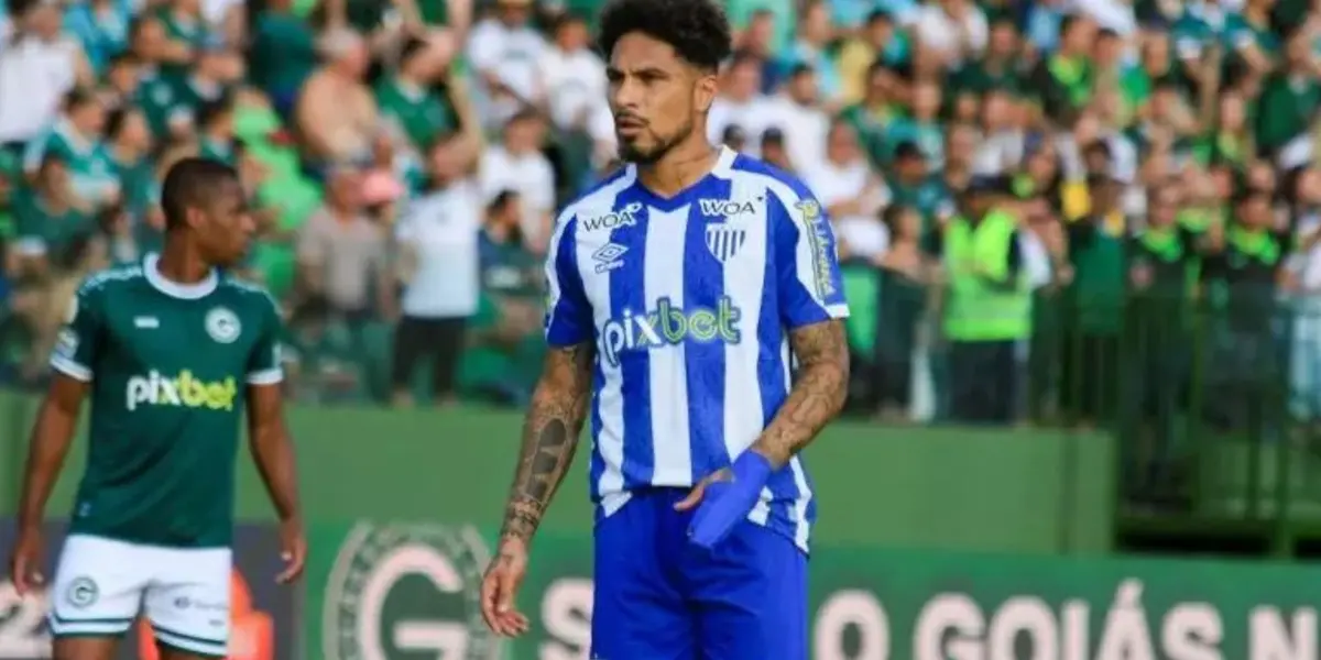 Atacante peruano foi contratado para ser a grande solução dos problemas do Avaí