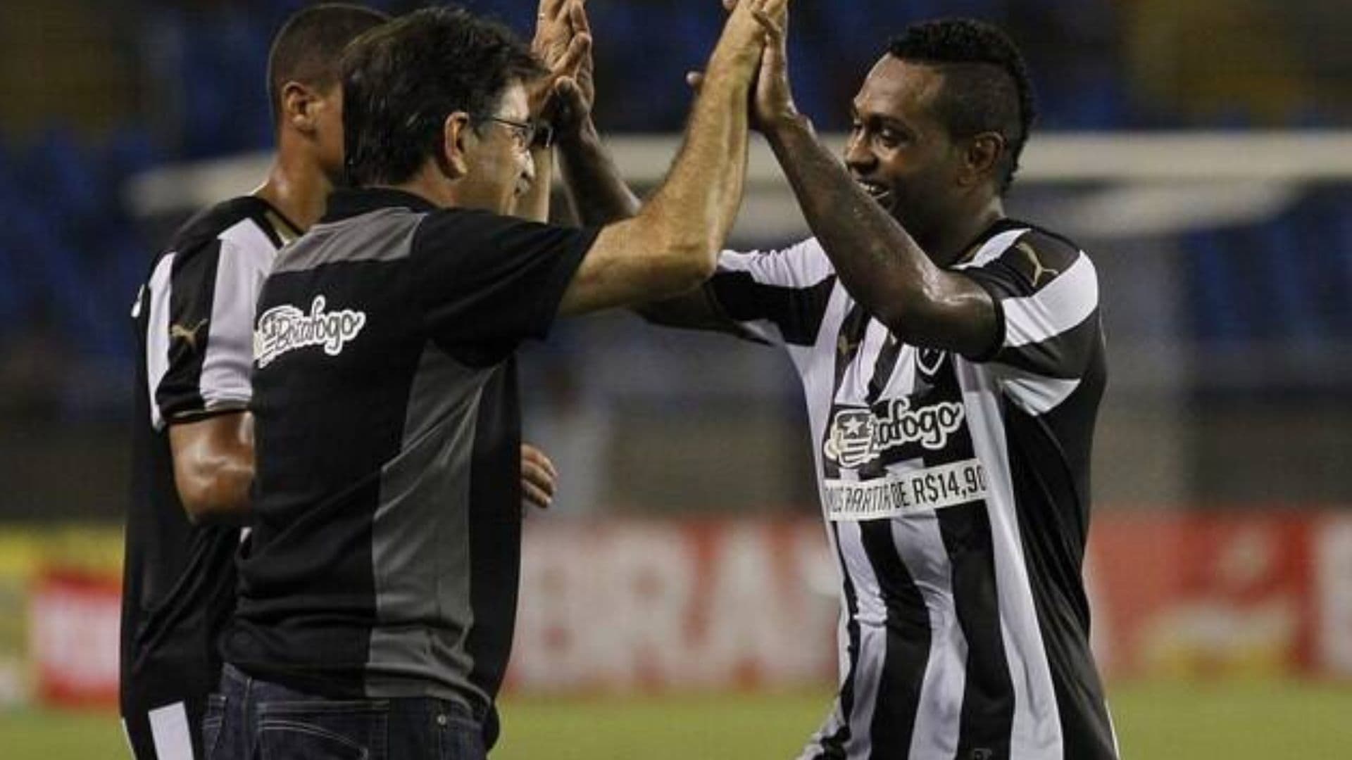 Atacante surgiu no Botafogo e talento com dribles o fez ser comparado com Mané Garrincha