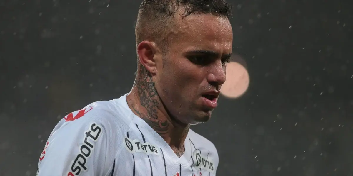 Atacante teve passagem pelo clube e rejeitado logo em seguida