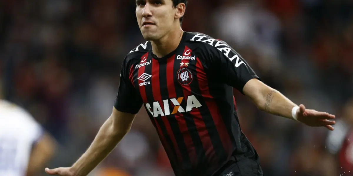 Atacante vai voltar ao clube paranaense, onde viveu a melhor fase de sua carreira
