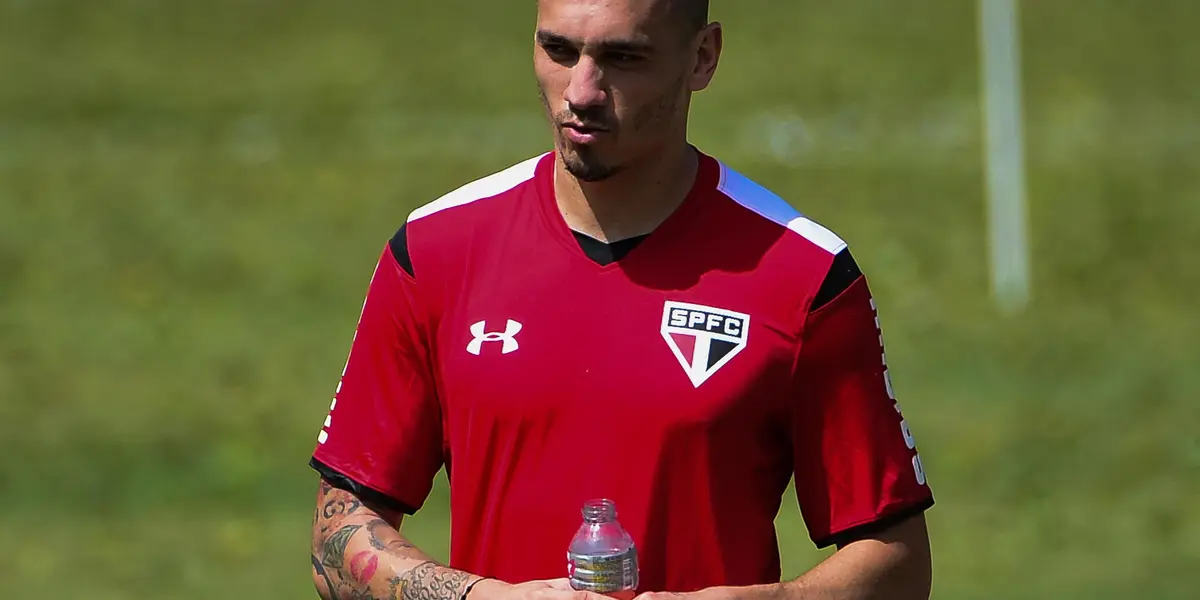 Até o momento nenhum clube formalizou proposta pelo zagueiro.