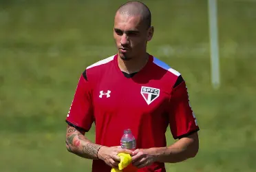 Até o momento nenhum clube formalizou proposta pelo zagueiro.