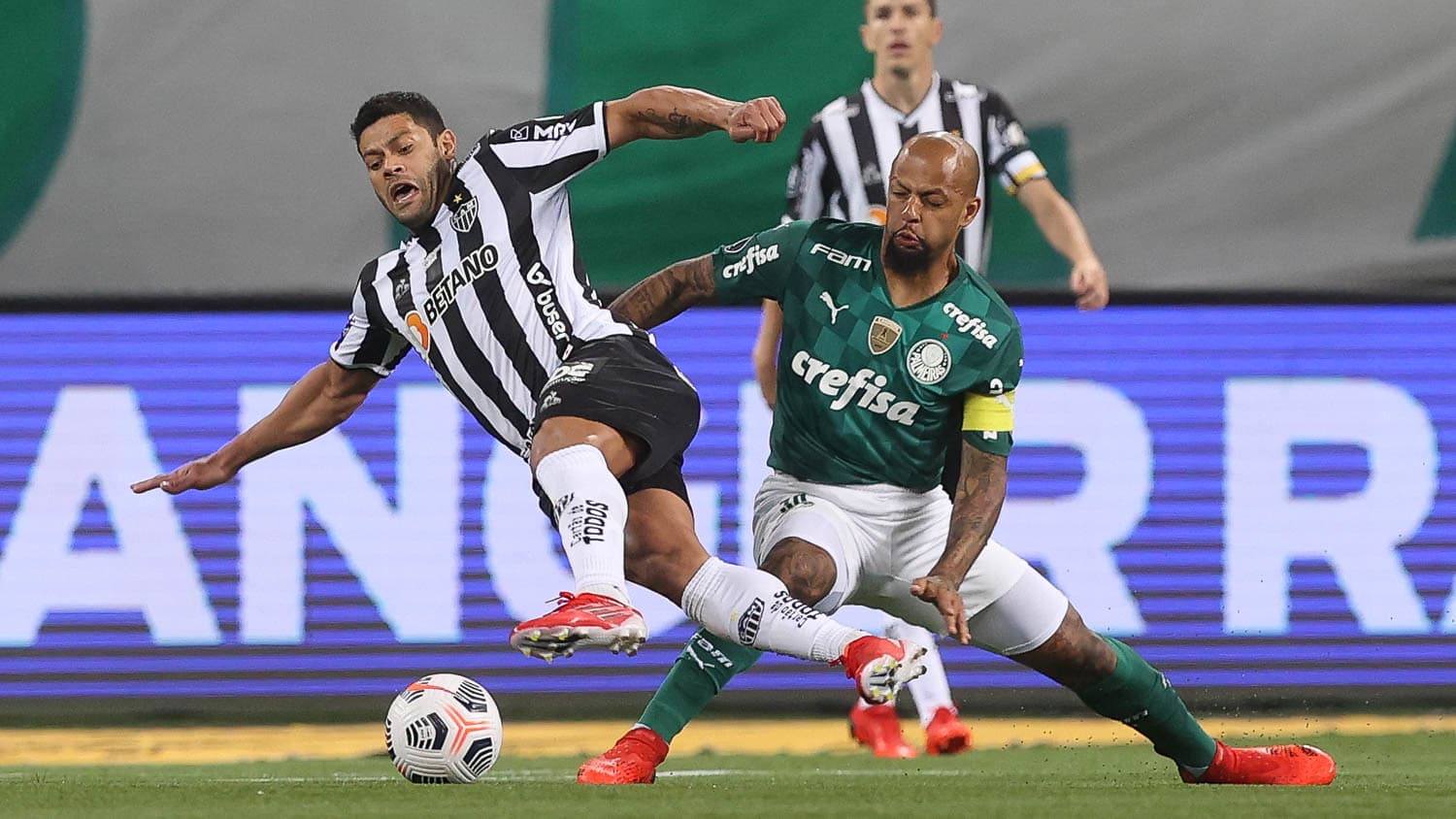 Atlético-MG tentou de todas as formas reparar o suposto erro da arbitragem com seu presidente que estava disposto a tudo