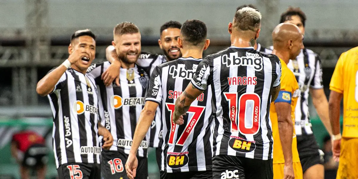 Atlético Mineiro foi melhor, mas gol de Lázaro deixou o rubro-negro vivo