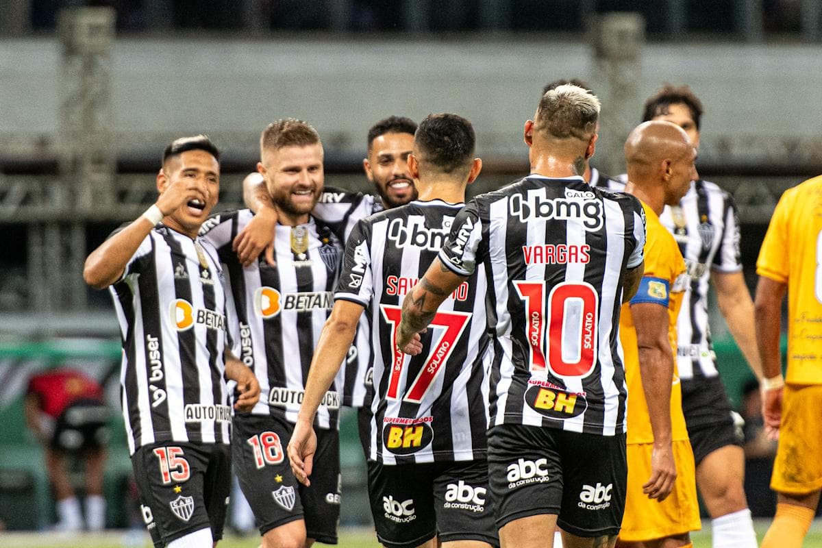 Atlético Mineiro foi melhor, mas gol de Lázaro deixou o rubro-negro vivo