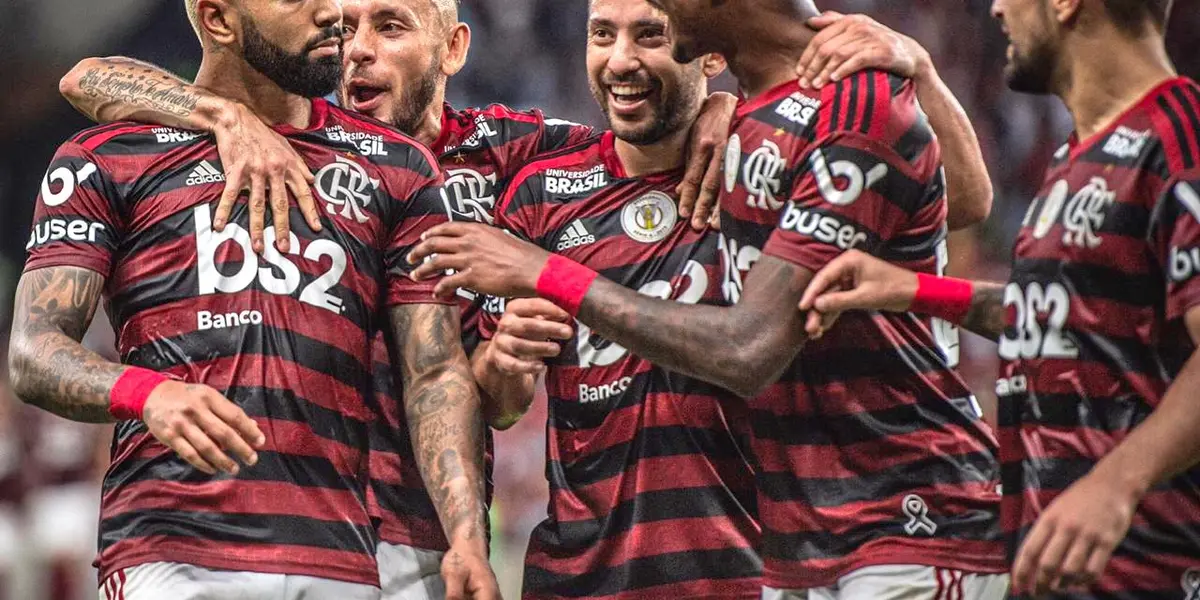 Atualmente no Grêmio, Rafinha montou seu time dos sonhos da carreira com apenas um jogador do Flamengo